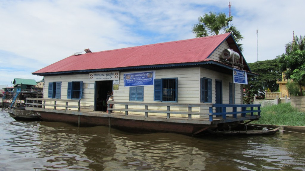 Chong Kneas Health Center, Siem Reap province, Cambodia. Photo by David Jones, taken on November 20, 2013. Licensed under Attribution 2.0 Generic (CC BY 2.0)